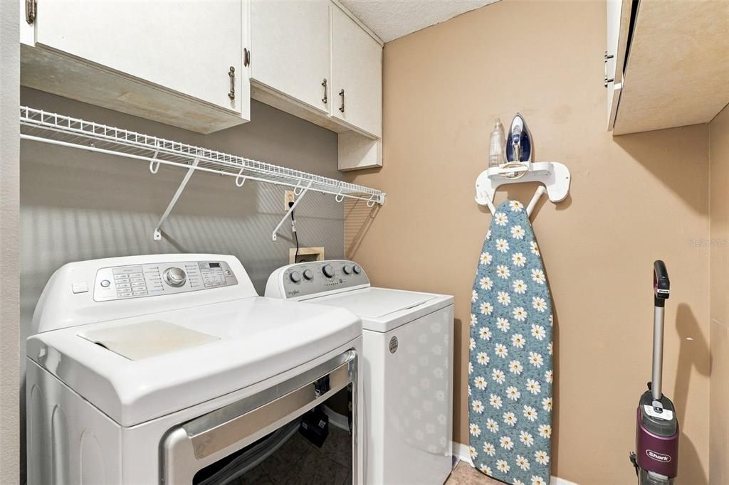 Activo con contrato: $395,000 (2 camas, 2 baños, 1415 Pies cuadrados)