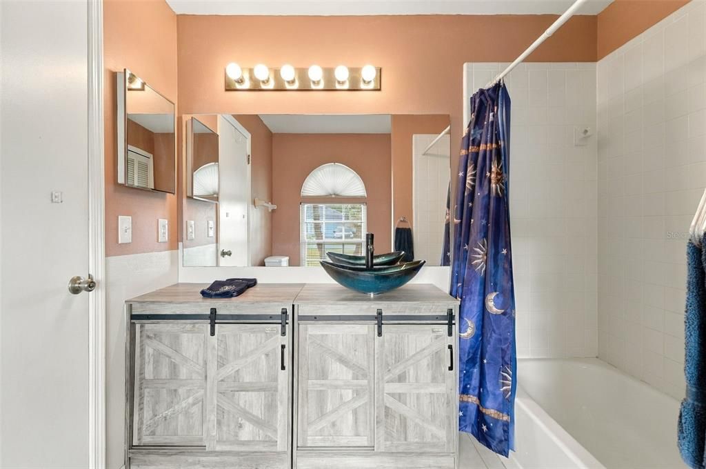 Activo con contrato: $395,000 (2 camas, 2 baños, 1415 Pies cuadrados)