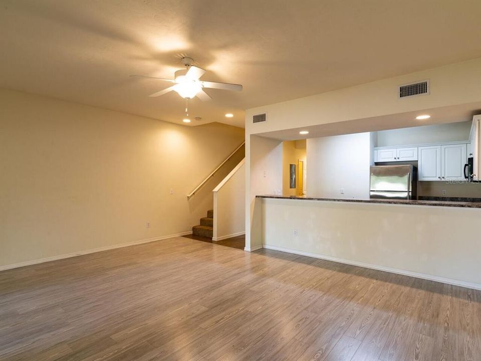 В аренду: $1,895 (3 спален, 2 ванн, 1747 Квадратных фут)