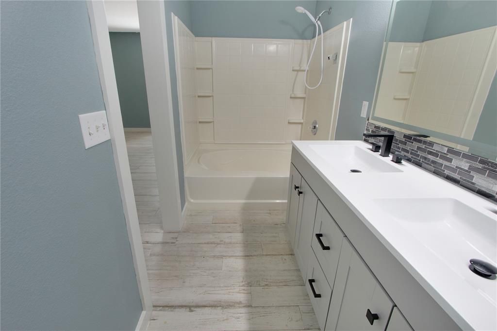For Sale: $295,000 (3 beds, 2 baths, 1664 Square Feet)