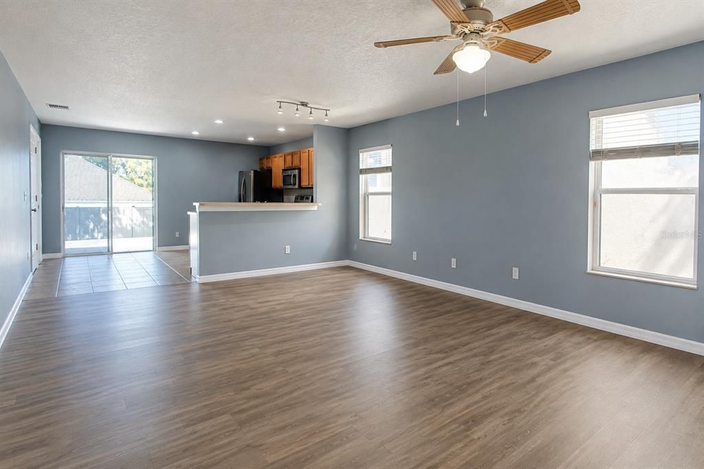 For Sale: $295,000 (3 beds, 2 baths, 1664 Square Feet)