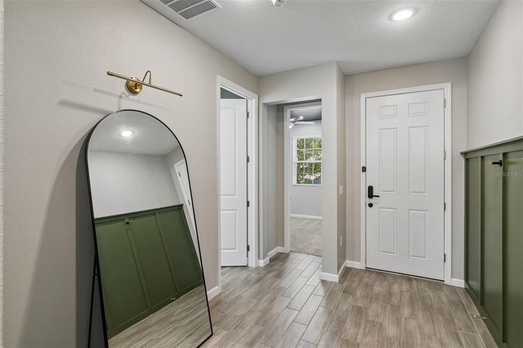 For Rent: $2,050 (3 beds, 2 baths, 1725 Square Feet)