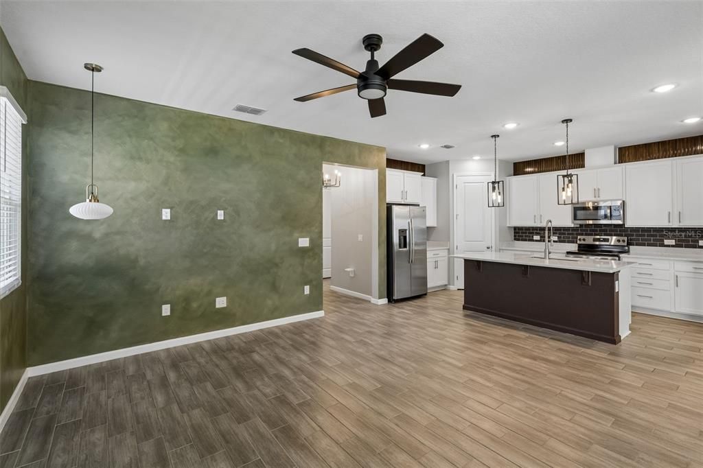 For Rent: $2,050 (3 beds, 2 baths, 1725 Square Feet)