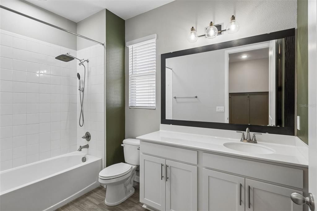 For Rent: $2,050 (3 beds, 2 baths, 1725 Square Feet)