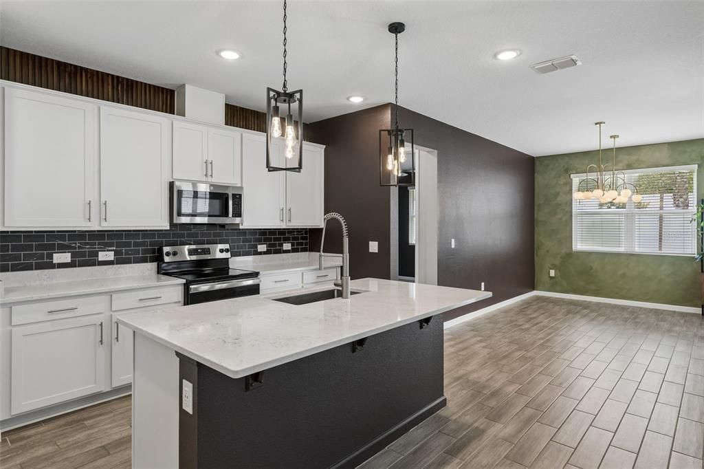 For Rent: $2,050 (3 beds, 2 baths, 1725 Square Feet)
