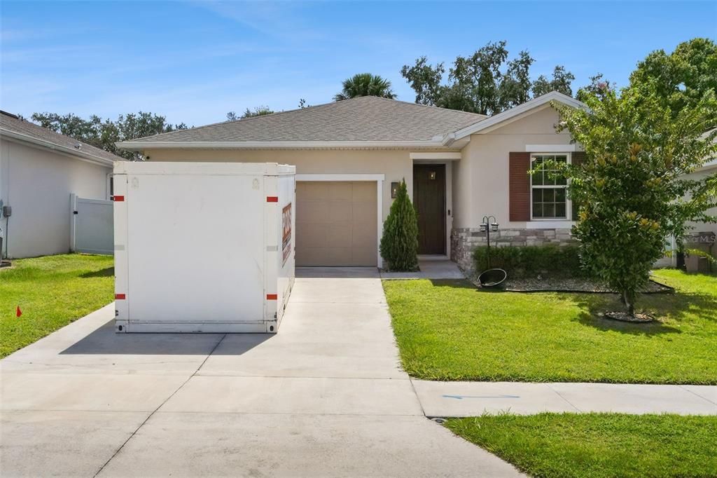 For Rent: $2,050 (3 beds, 2 baths, 1725 Square Feet)