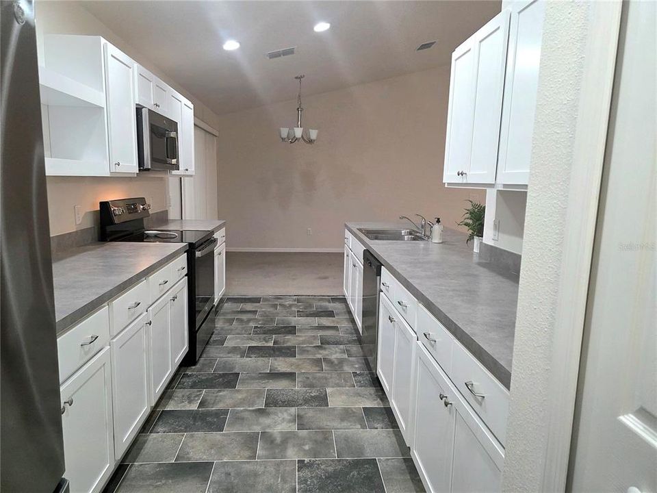 For Sale: $265,000 (3 beds, 2 baths, 1543 Square Feet)