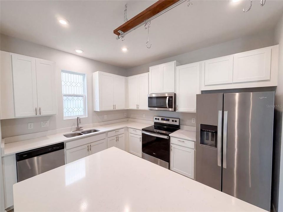For Sale: $500,000 (3 beds, 2 baths, 2049 Square Feet)