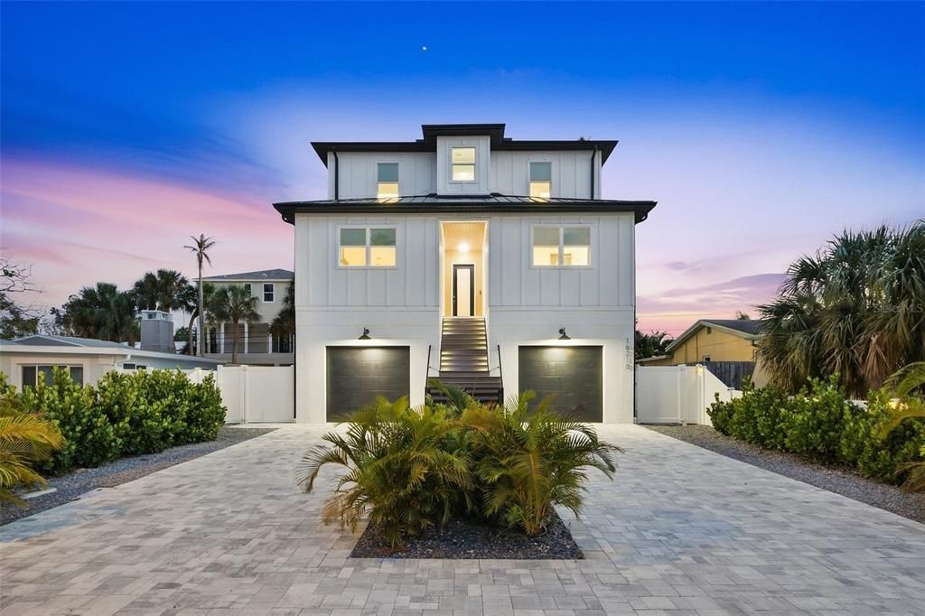For Sale: $2,150,000 (4 beds, 3 baths, 2852 Square Feet)