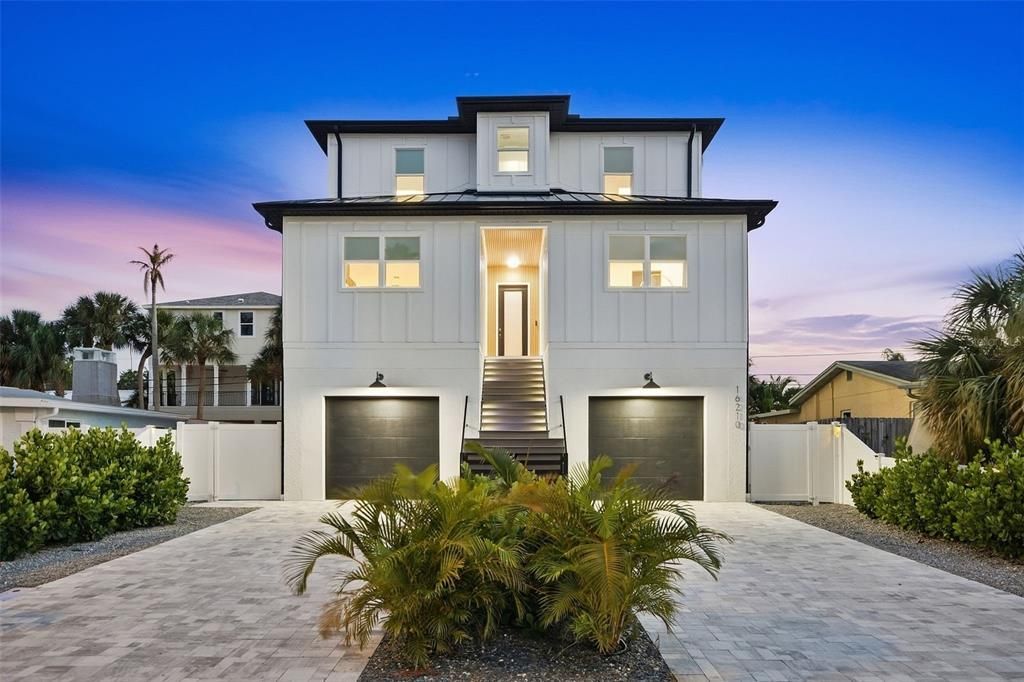 For Sale: $2,150,000 (4 beds, 3 baths, 2852 Square Feet)
