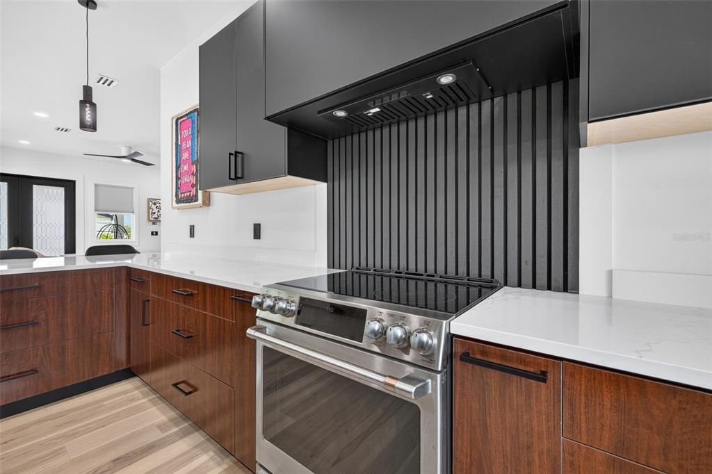 For Sale: $2,150,000 (4 beds, 3 baths, 2852 Square Feet)