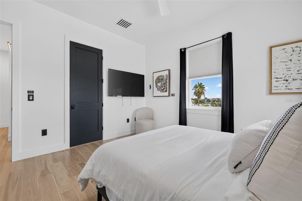 For Sale: $2,150,000 (4 beds, 3 baths, 2852 Square Feet)