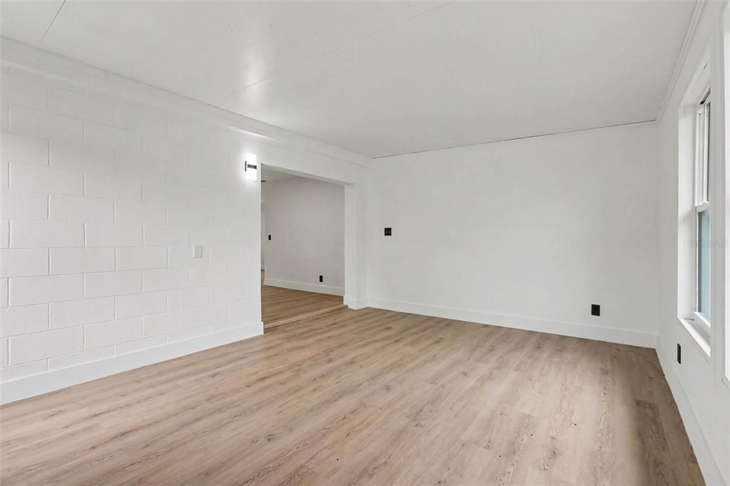 For Sale: $285,900 (3 beds, 2 baths, 1362 Square Feet)