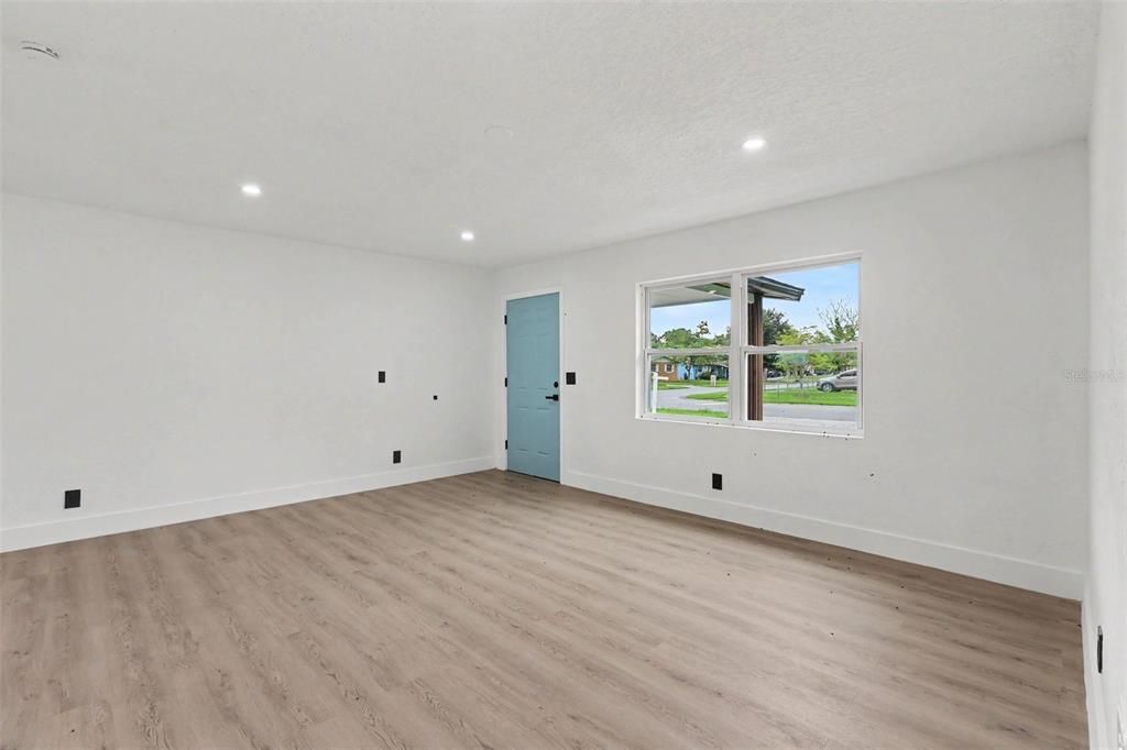 For Sale: $285,900 (3 beds, 2 baths, 1362 Square Feet)