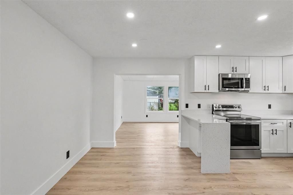 For Sale: $285,900 (3 beds, 2 baths, 1362 Square Feet)