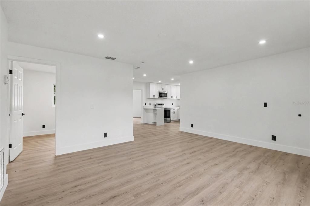 For Sale: $285,900 (3 beds, 2 baths, 1362 Square Feet)