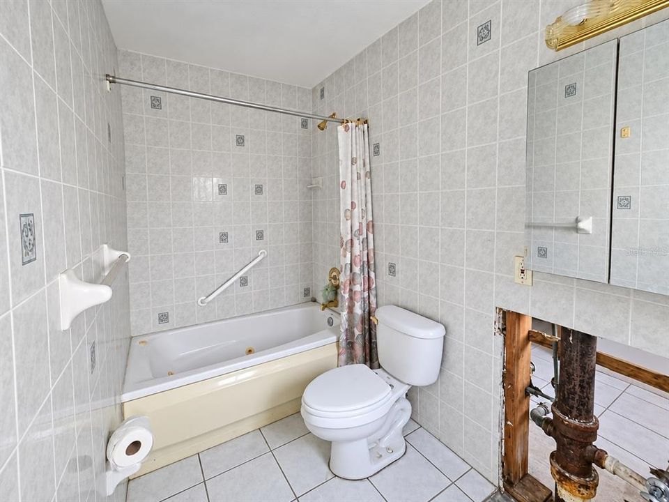 待售: $475,000 (2 贝兹, 2 浴室, 1642 平方英尺)