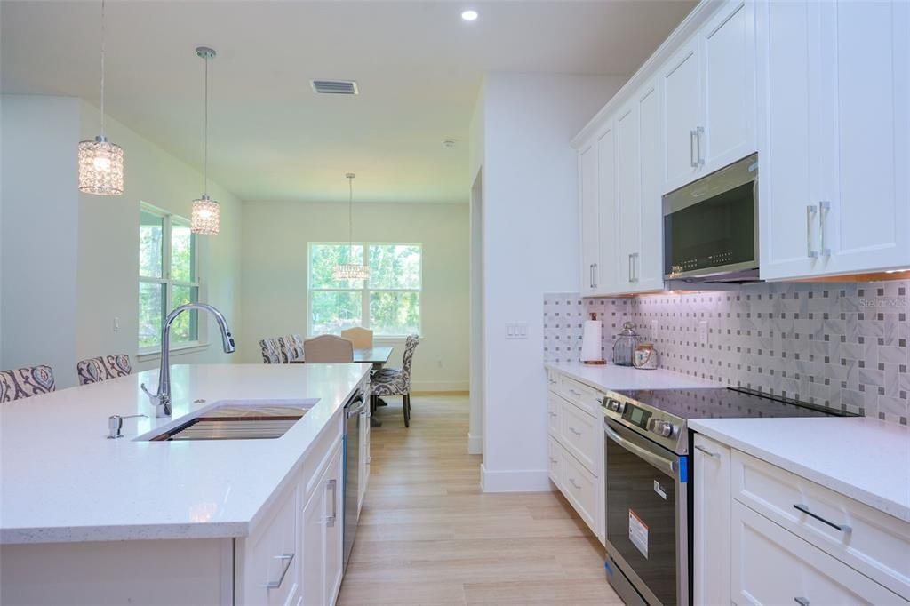 For Sale: $446,000 (3 beds, 2 baths, 2121 Square Feet)