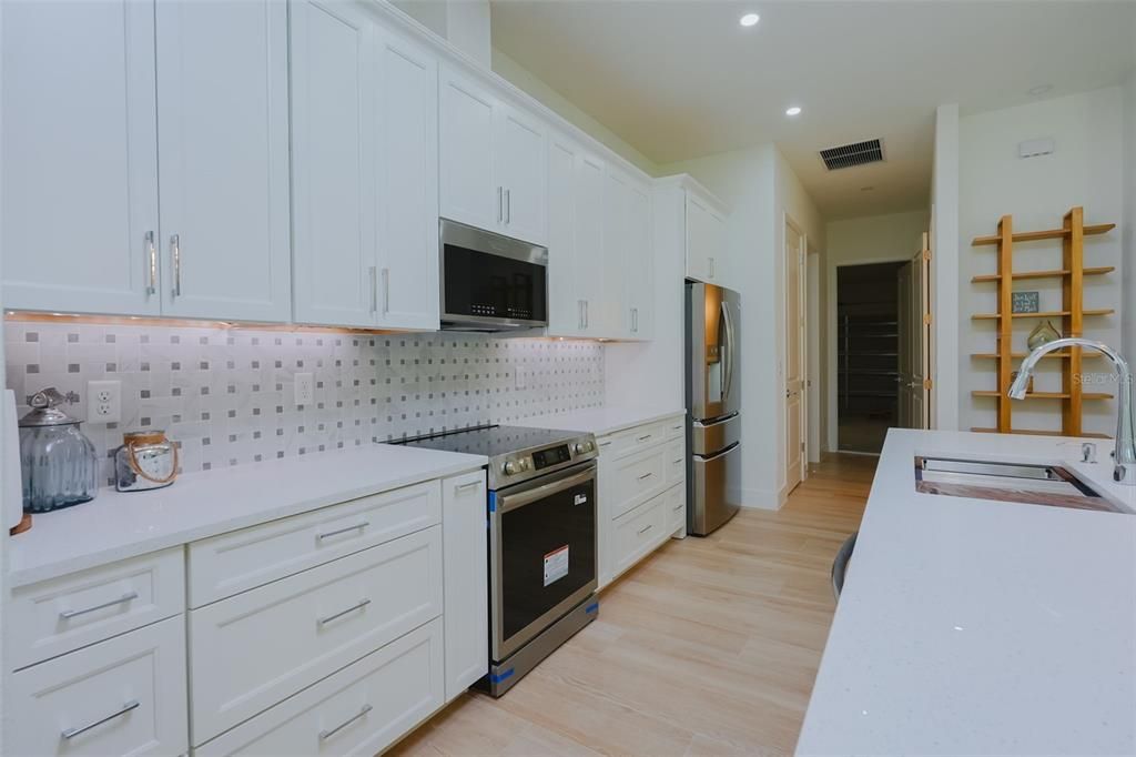 For Sale: $446,000 (3 beds, 2 baths, 2121 Square Feet)