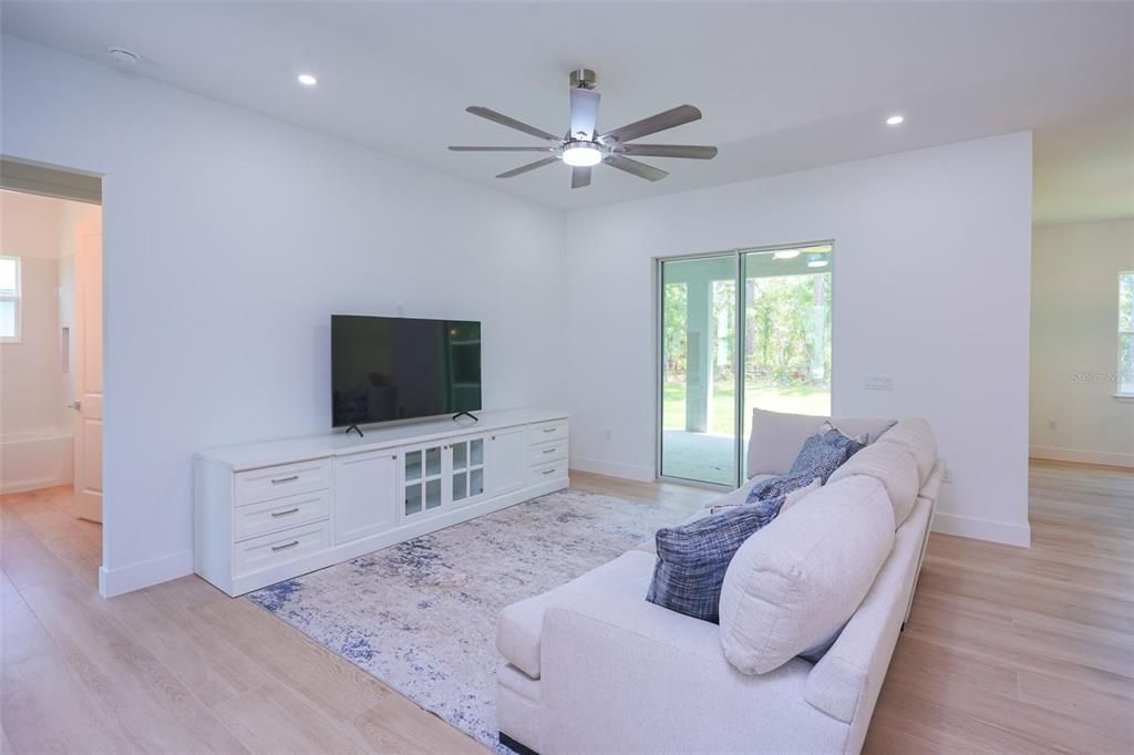 For Sale: $446,000 (3 beds, 2 baths, 2121 Square Feet)