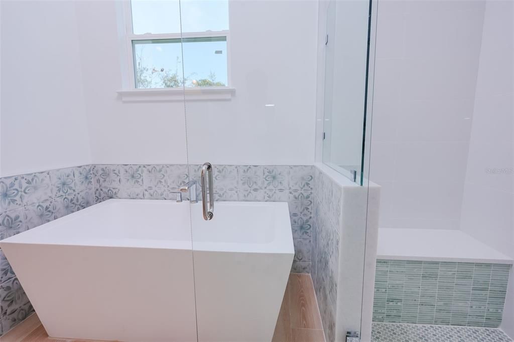 For Sale: $446,000 (3 beds, 2 baths, 2121 Square Feet)