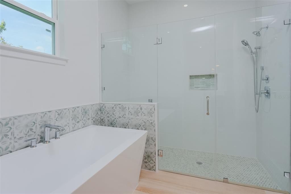 For Sale: $446,000 (3 beds, 2 baths, 2121 Square Feet)