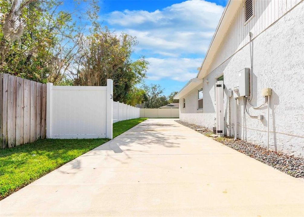 For Sale: $490,000 (3 beds, 2 baths, 1944 Square Feet)