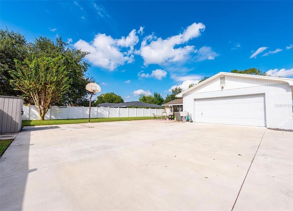 For Sale: $490,000 (3 beds, 2 baths, 1944 Square Feet)