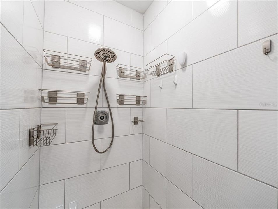 For Sale: $490,000 (3 beds, 2 baths, 1944 Square Feet)