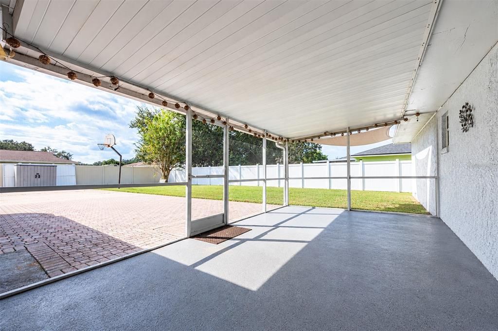 For Sale: $490,000 (3 beds, 2 baths, 1944 Square Feet)