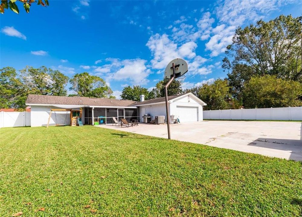 For Sale: $490,000 (3 beds, 2 baths, 1944 Square Feet)