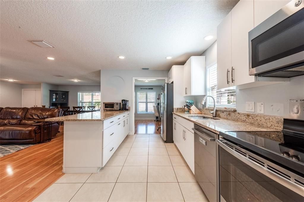 For Sale: $490,000 (3 beds, 2 baths, 1944 Square Feet)