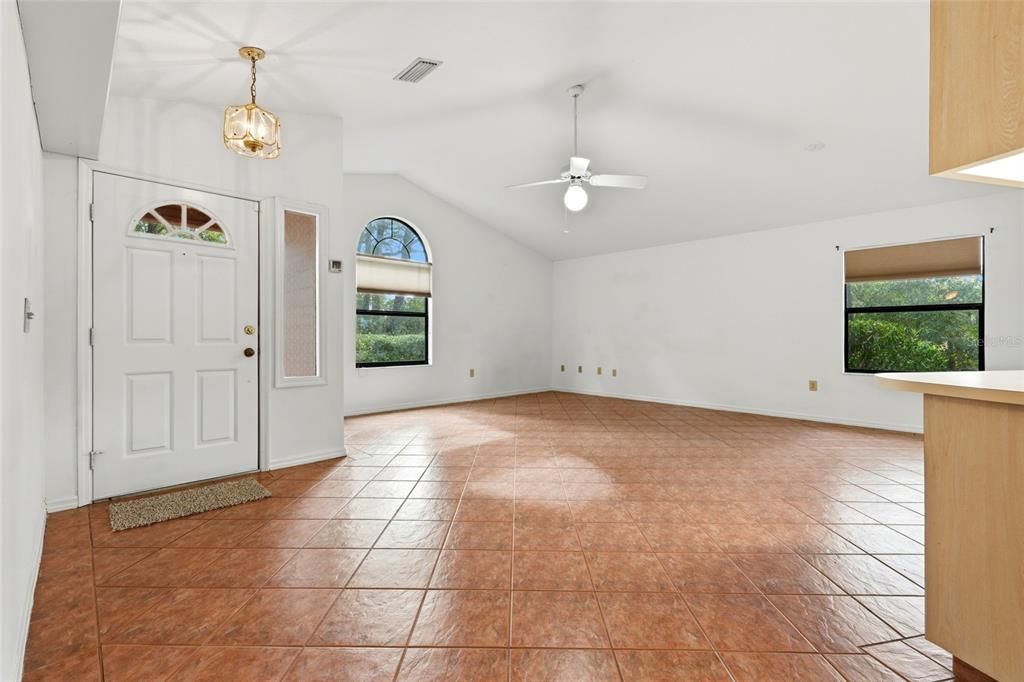 For Sale: $305,000 (3 beds, 2 baths, 1538 Square Feet)