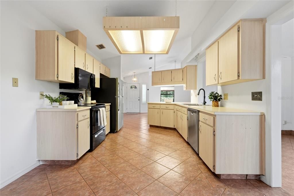 For Sale: $305,000 (3 beds, 2 baths, 1538 Square Feet)