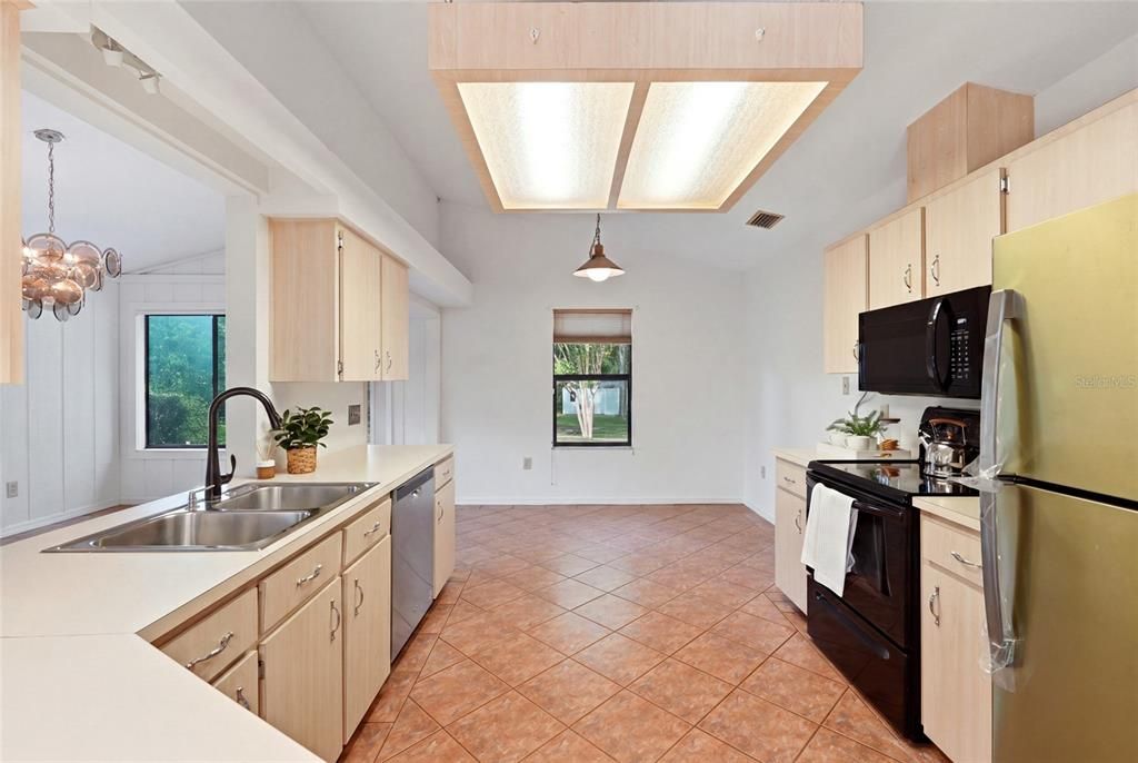 For Sale: $305,000 (3 beds, 2 baths, 1538 Square Feet)