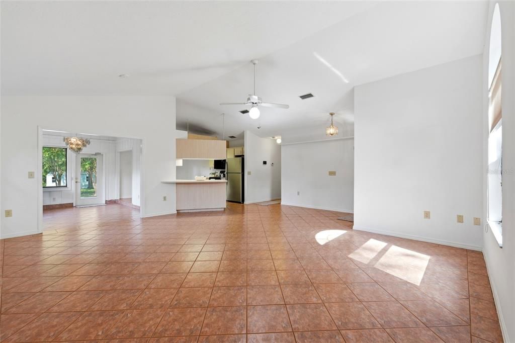 For Sale: $305,000 (3 beds, 2 baths, 1538 Square Feet)