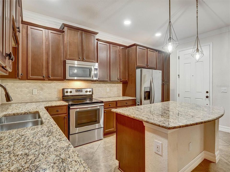 На продажу: $385,000 (3 спален, 2 ванн, 1725 Квадратных фут)