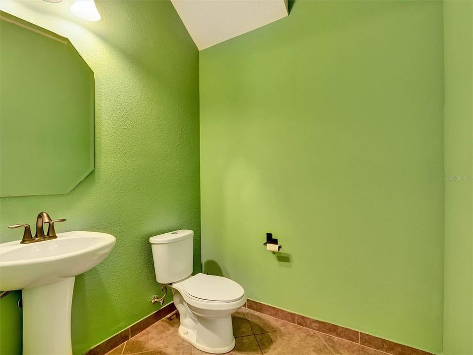 На продажу: $385,000 (3 спален, 2 ванн, 1725 Квадратных фут)