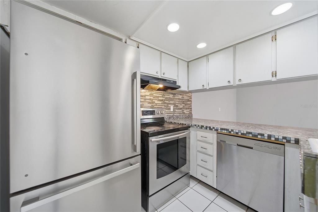 For Sale: $149,950 (3 beds, 2 baths, 1408 Square Feet)