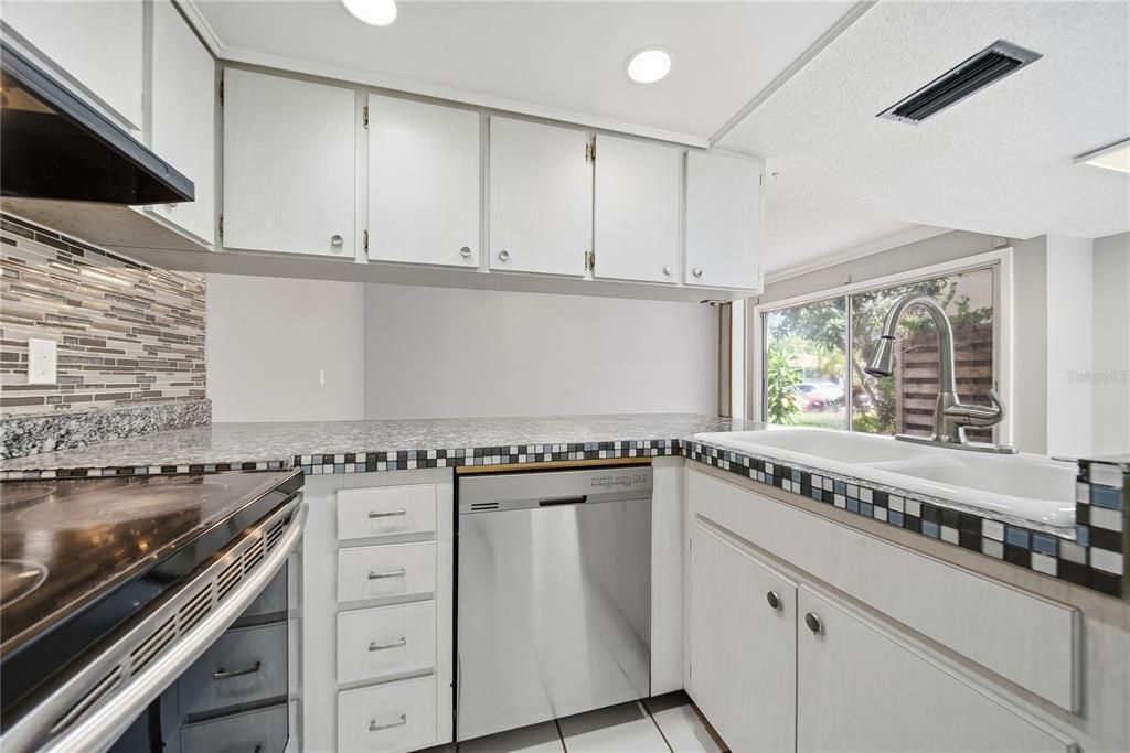 For Sale: $149,950 (3 beds, 2 baths, 1408 Square Feet)