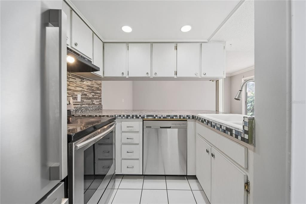 For Sale: $149,950 (3 beds, 2 baths, 1408 Square Feet)