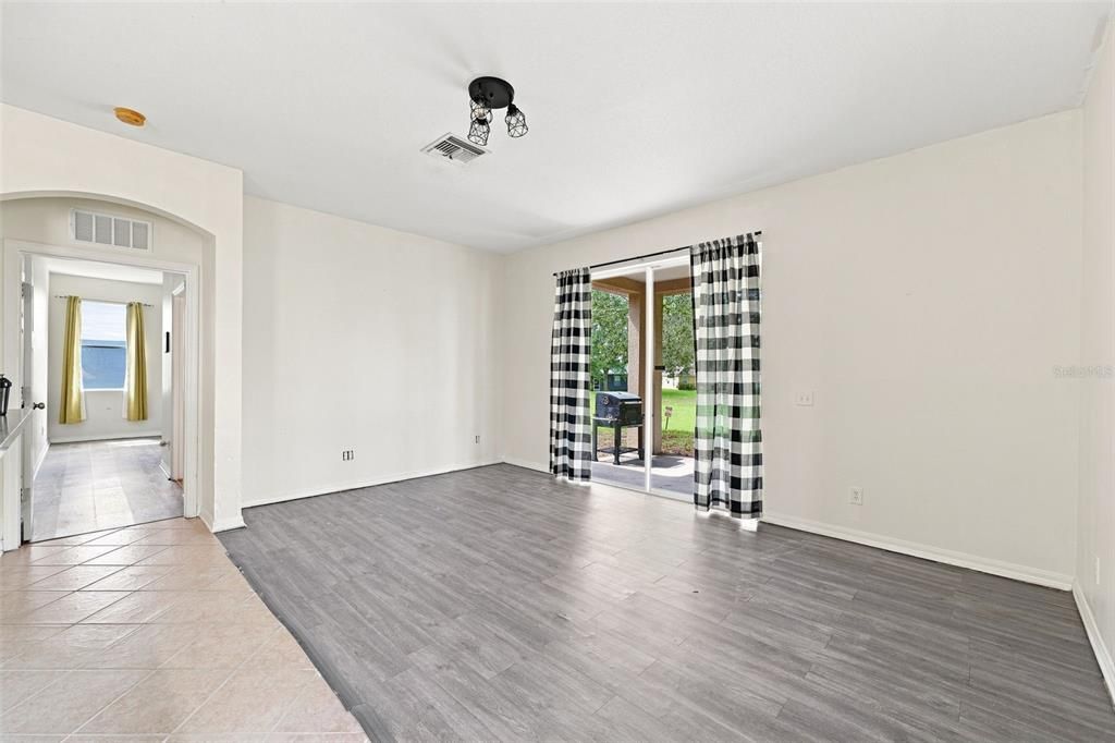 For Sale: $275,000 (4 beds, 2 baths, 1928 Square Feet)