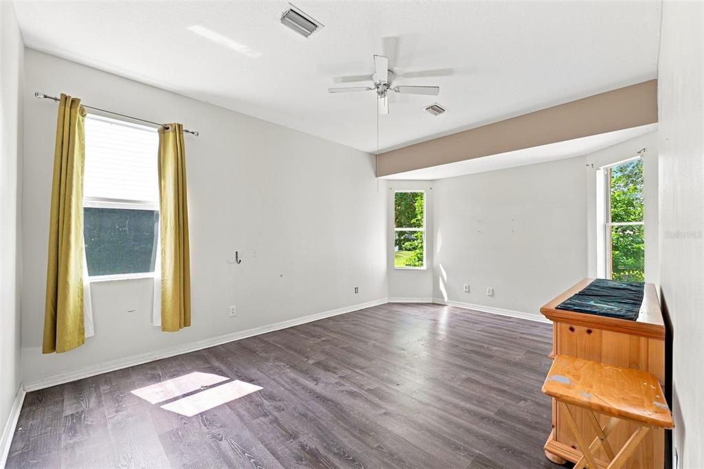 For Sale: $275,000 (4 beds, 2 baths, 1928 Square Feet)
