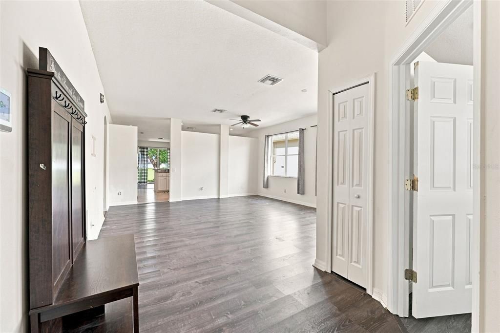 For Sale: $275,000 (4 beds, 2 baths, 1928 Square Feet)