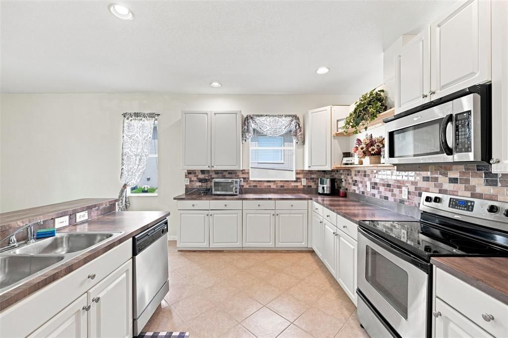 For Sale: $275,000 (4 beds, 2 baths, 1928 Square Feet)