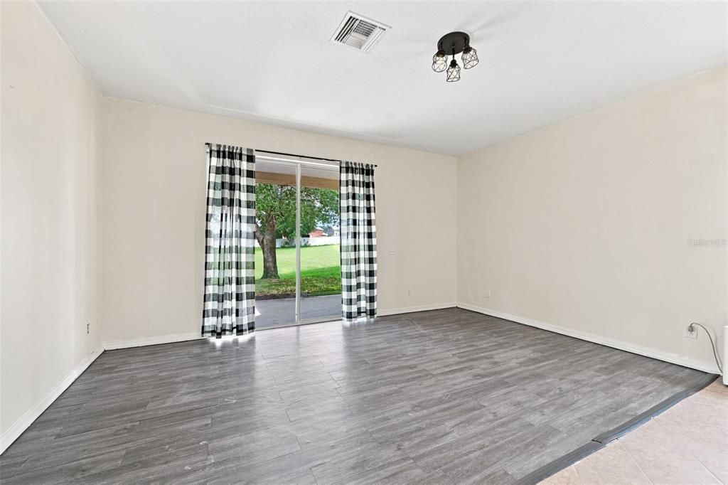 For Sale: $275,000 (4 beds, 2 baths, 1928 Square Feet)