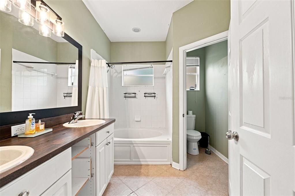 For Sale: $275,000 (4 beds, 2 baths, 1928 Square Feet)