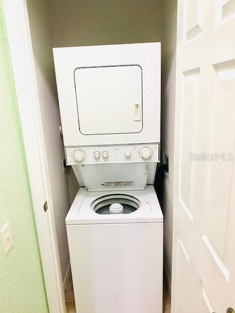 На продажу: $142,500 (2 спален, 2 ванн, 981 Квадратных фут)