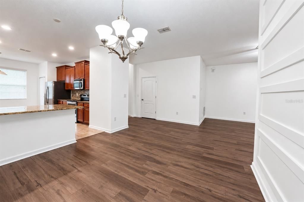 For Sale: $309,000 (3 beds, 2 baths, 1672 Square Feet)