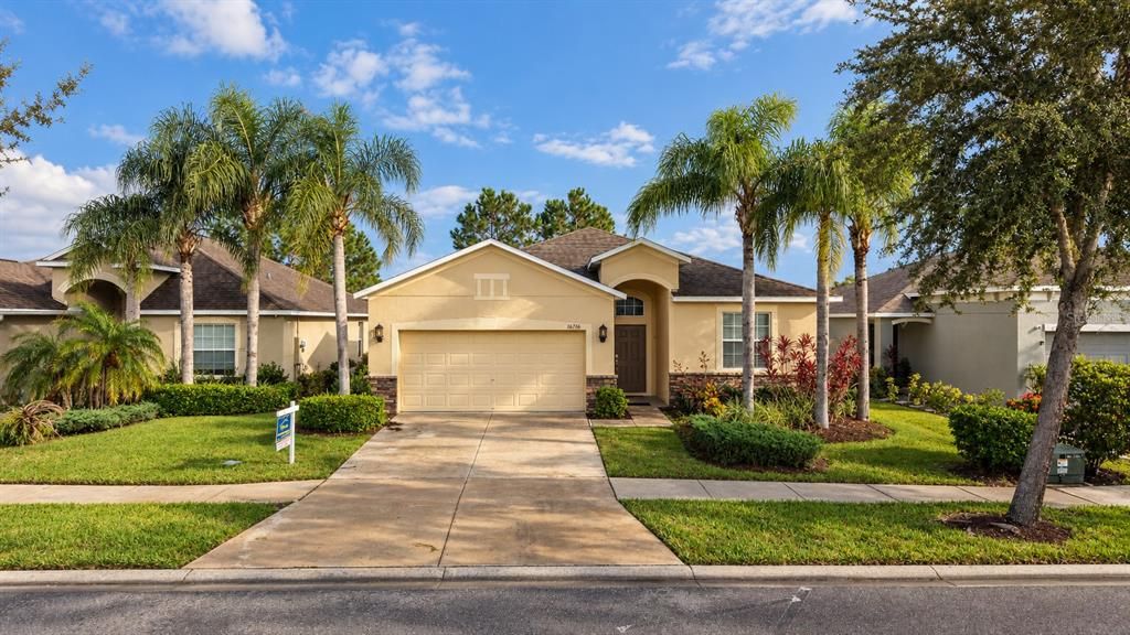 For Sale: $309,000 (3 beds, 2 baths, 1672 Square Feet)